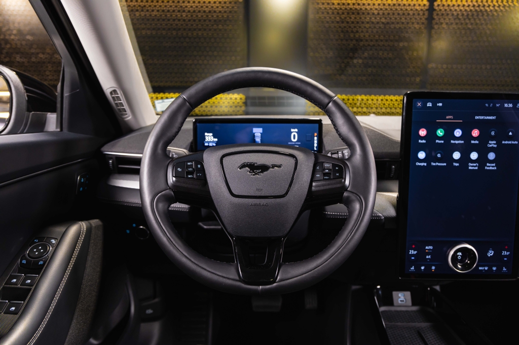 Ford Mustang Mach-E 2022 photo 26