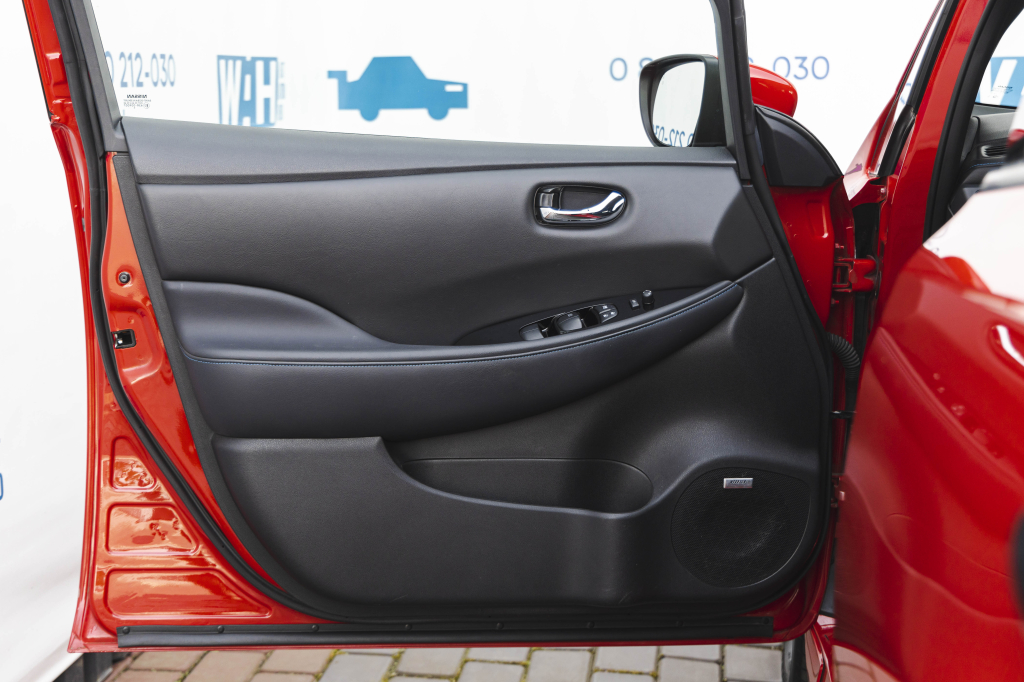 Nissan Leaf Tekna 2018 фото 15