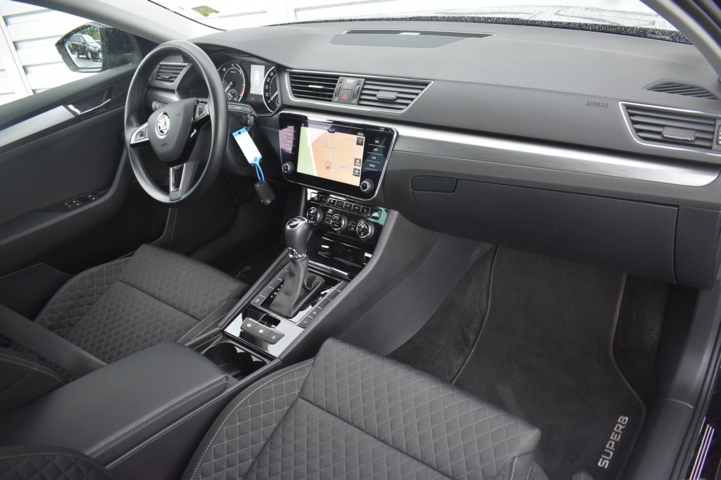 Skoda Superb Combi 2018 фото 1