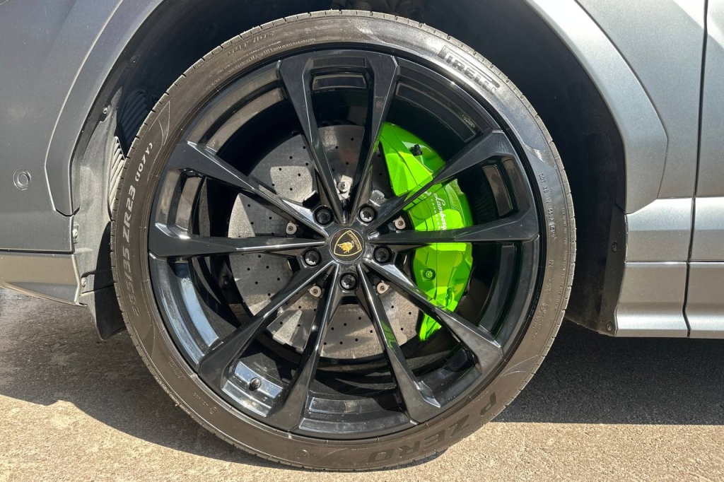 Lamborghini Urus 2019 фото 24