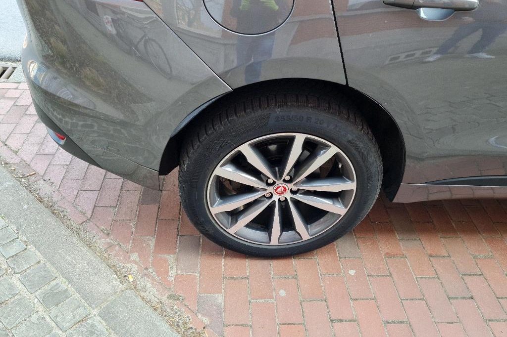 Jaguar F-Pace 2018 photo 56