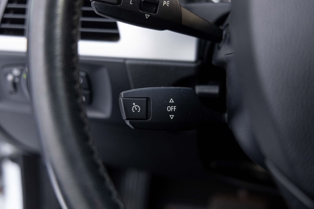 BMW 3 Series 2005 photo 16