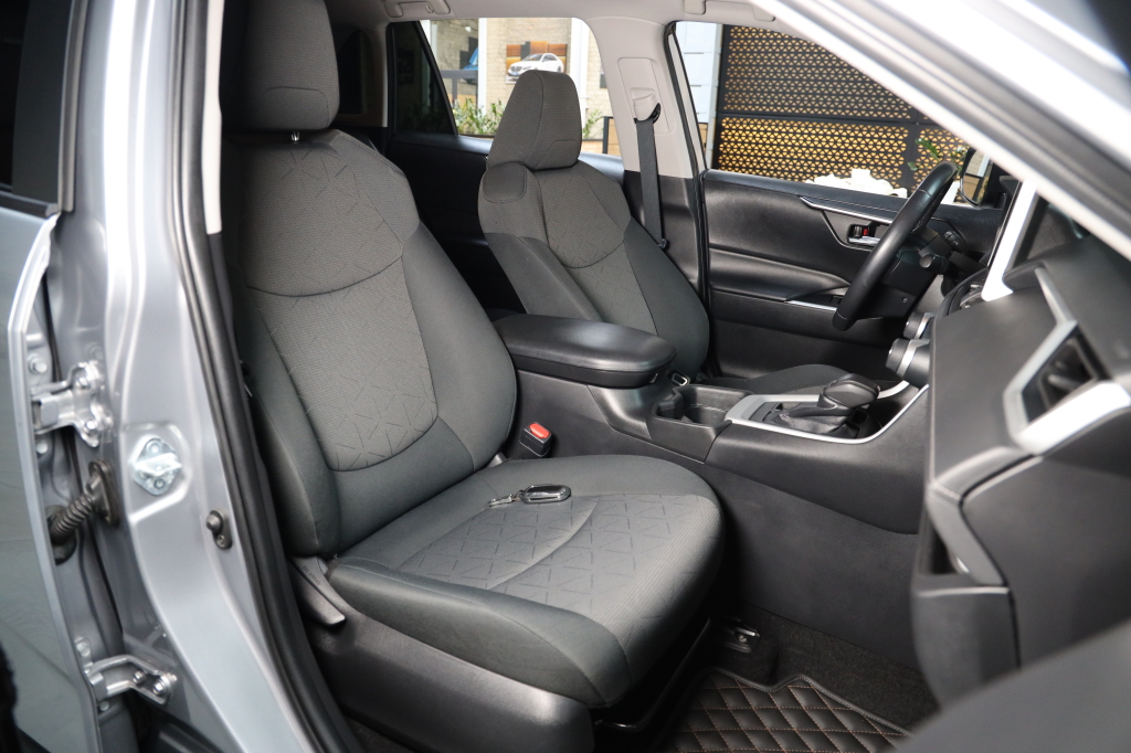 Toyota RAV4 2020 фото 11