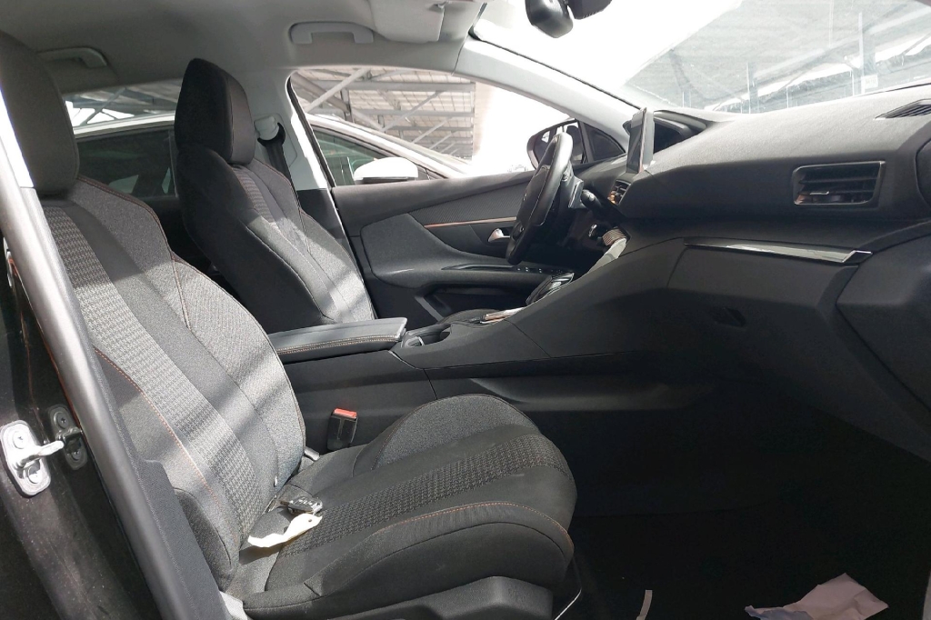 Peugeot 3008 2020 фото 5