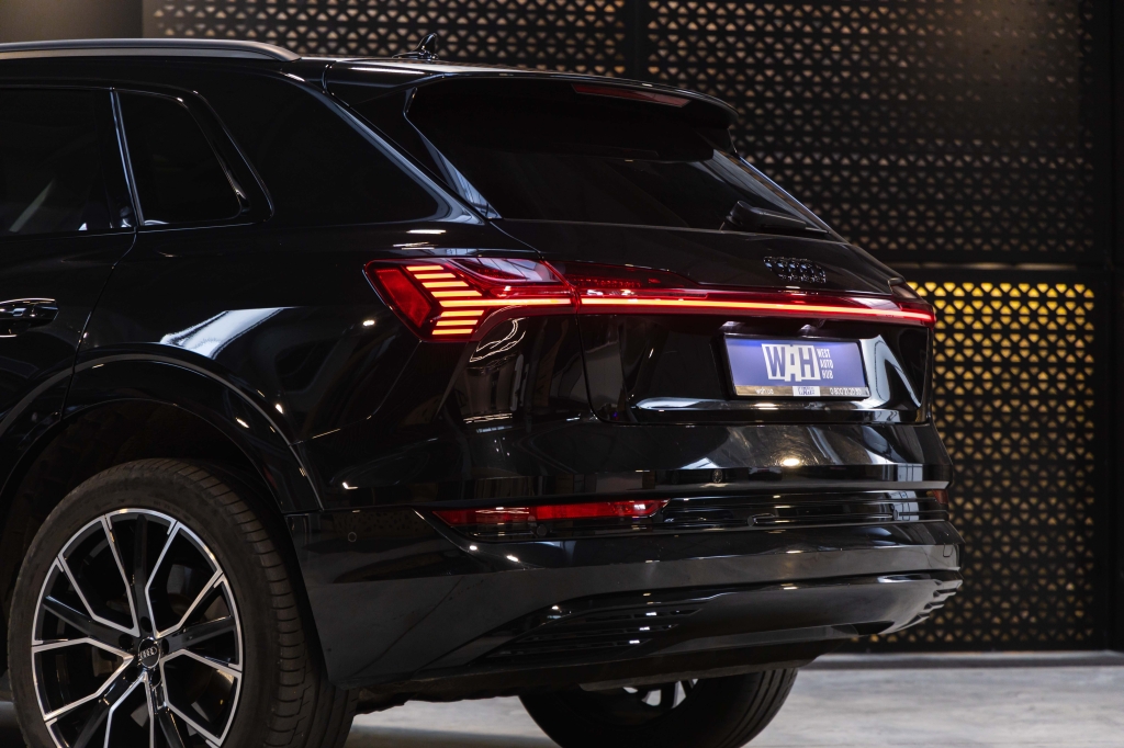 Audi e-tron 55 quattro 2019 фото 11