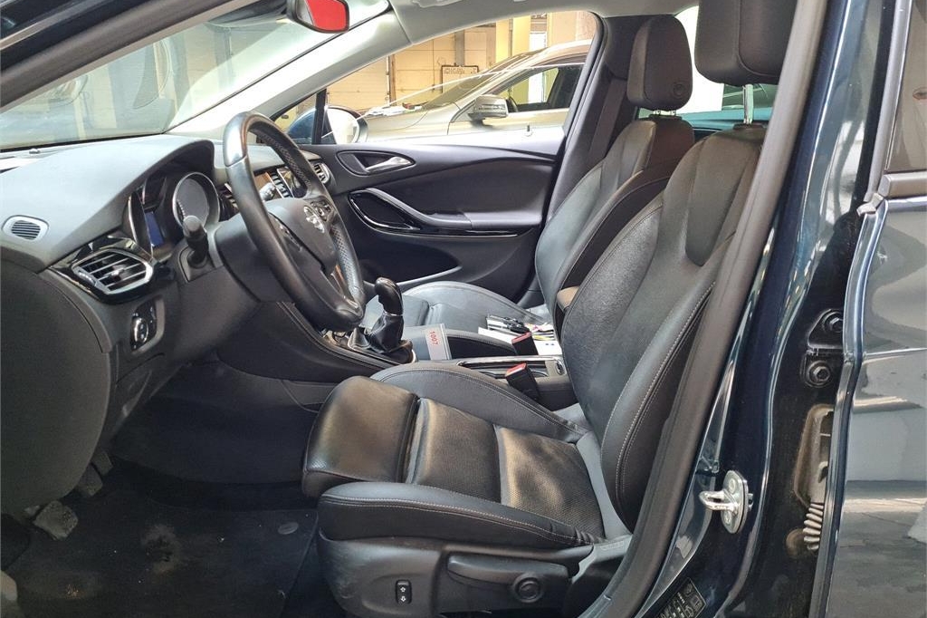 Opel Astra Sports Tourer 2017 photo 2