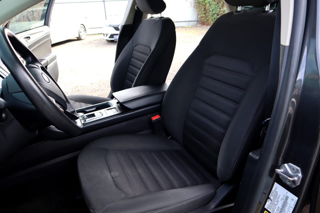 Ford Fusion 2016 photo 32