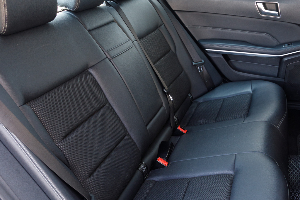 Mercedes-Benz  E220 2013 photo 22