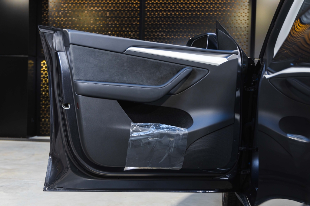 Tesla Model Y Long Range 2024 фото 17