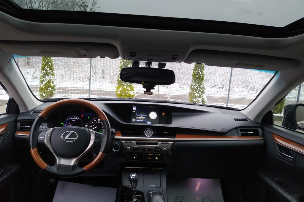 Lexus ES 300h HYBRID фото 13