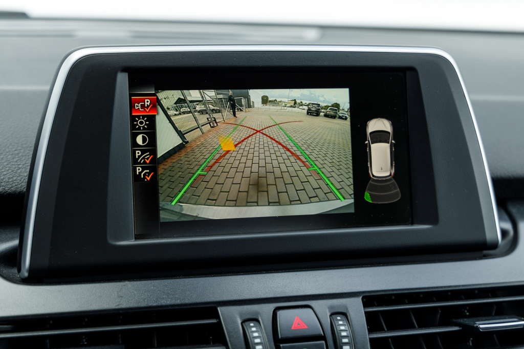 BMW 218 d 2015 фото 2