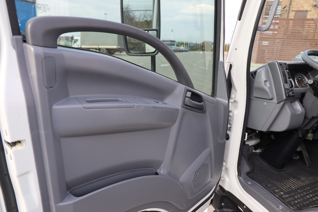 Isuzu NPR 2019 фото 31