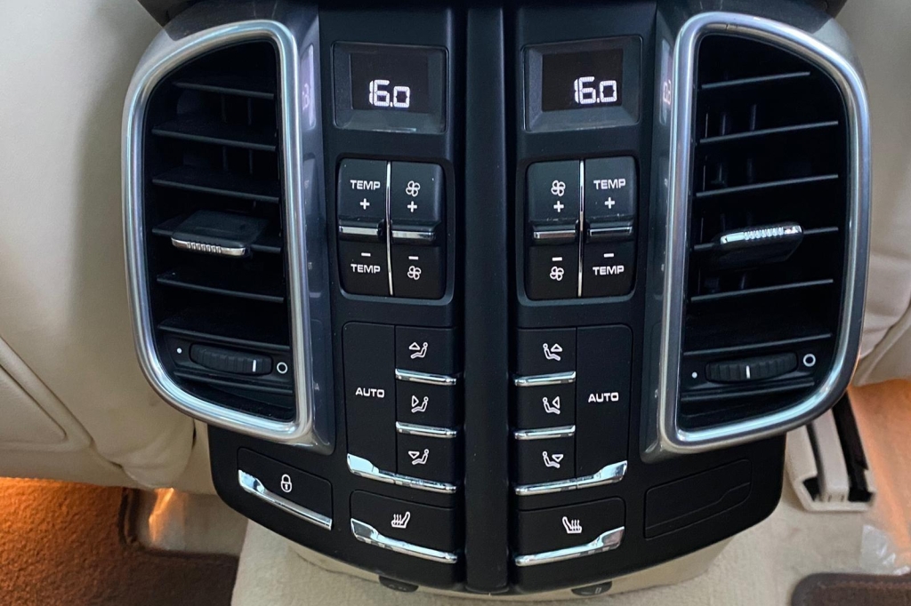 Porsche Cayenne Turbo 2016 фото 7