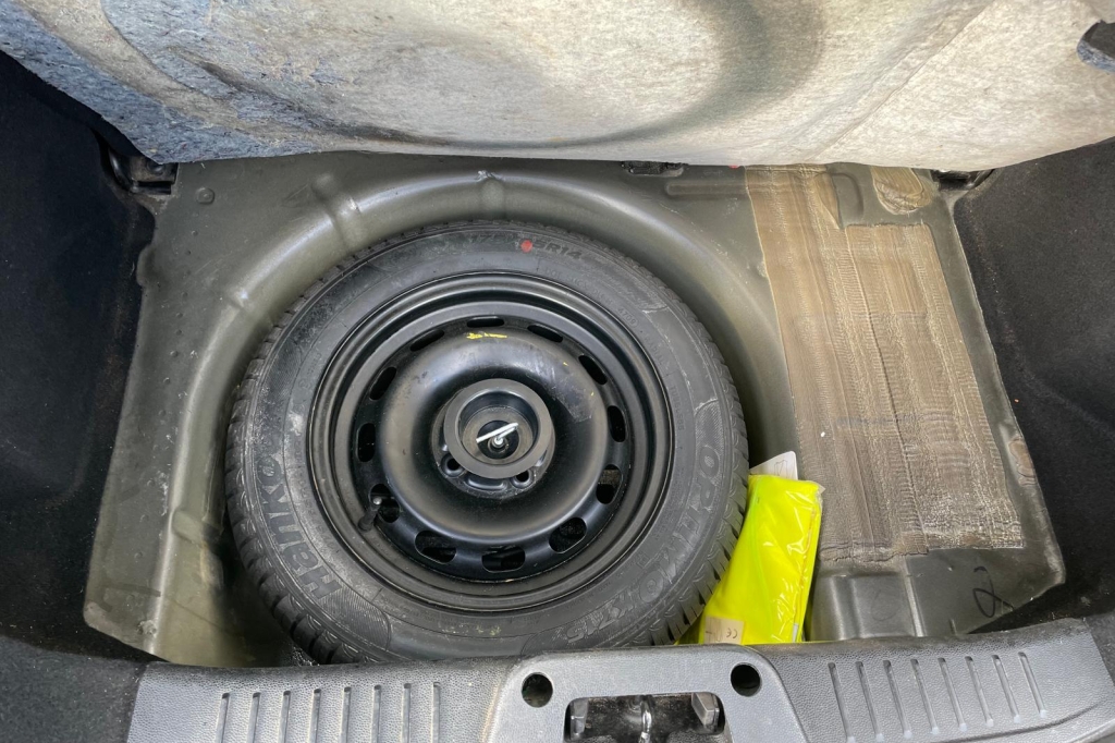 Ford Fiesta 2011 фото 5