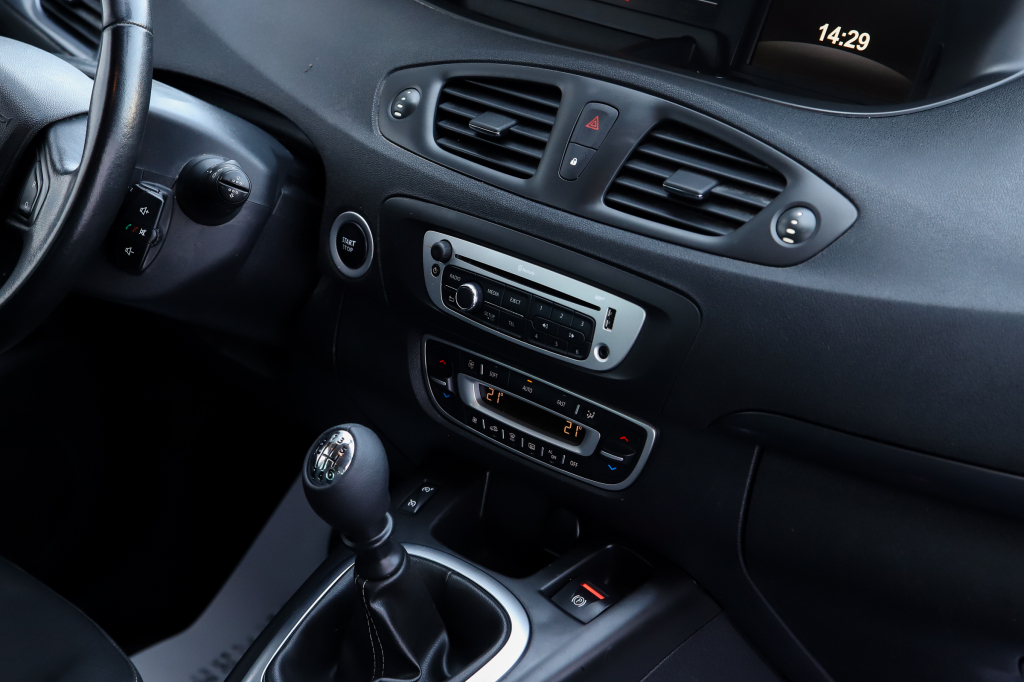 Renault Scenic 2015 фото 34