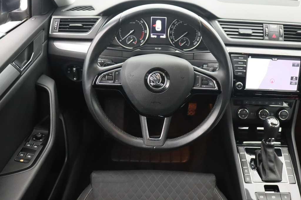 Skoda Superb Combi 2016 фото 3