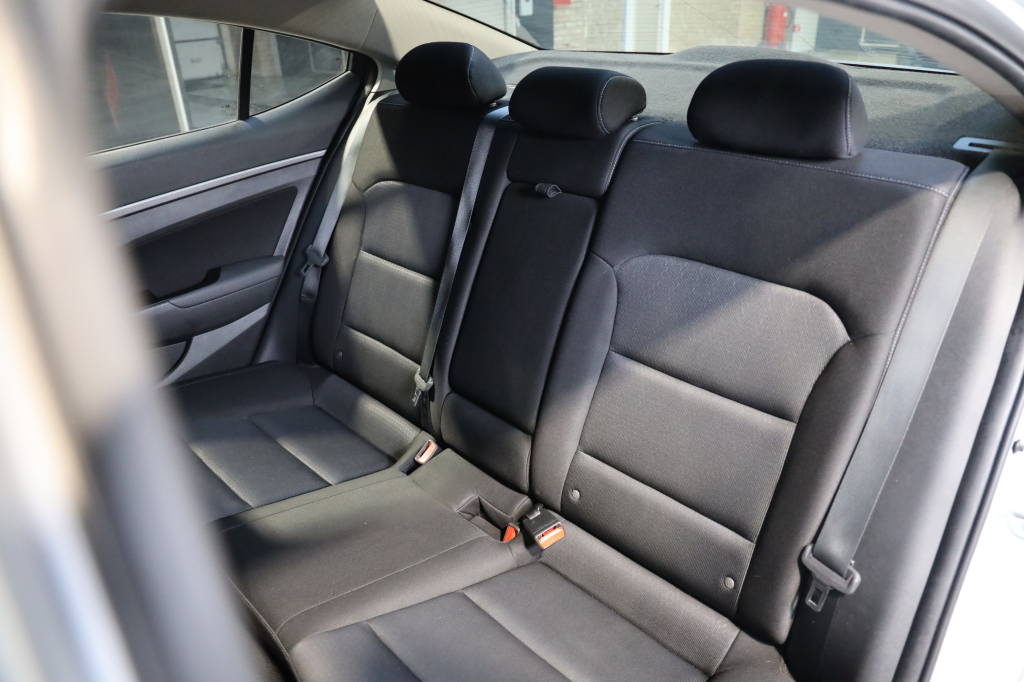 Hyundai Elantra 2016 фото 16