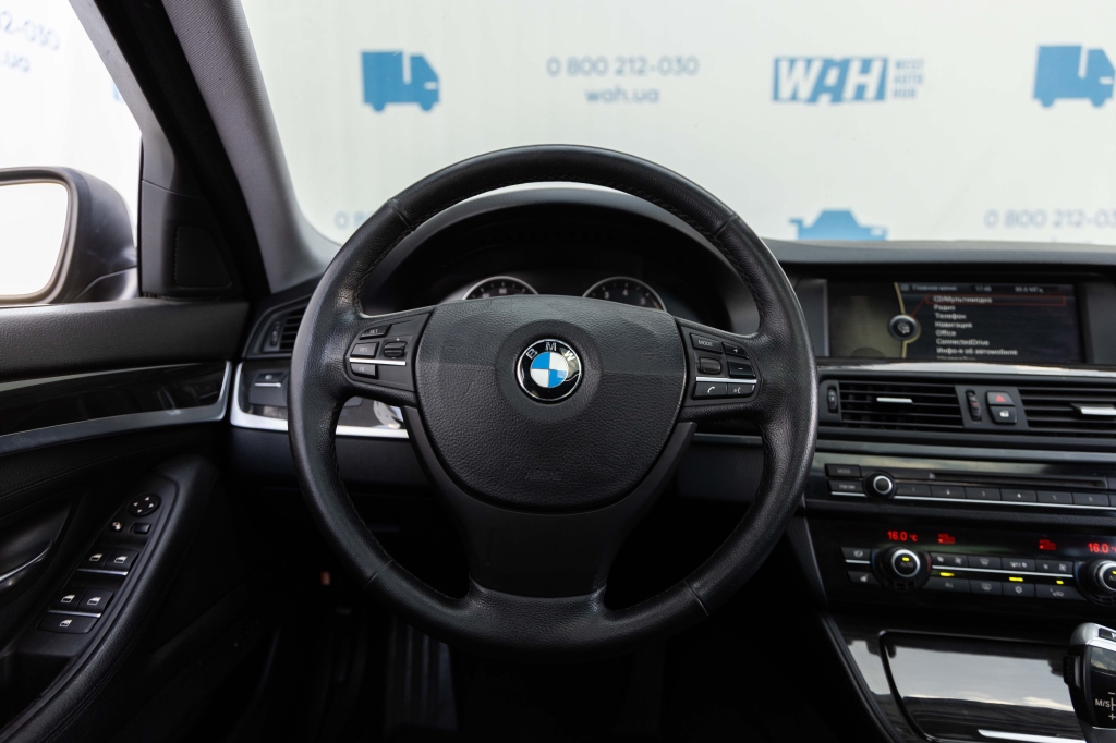 BMW 5 Series 2011 фото 21