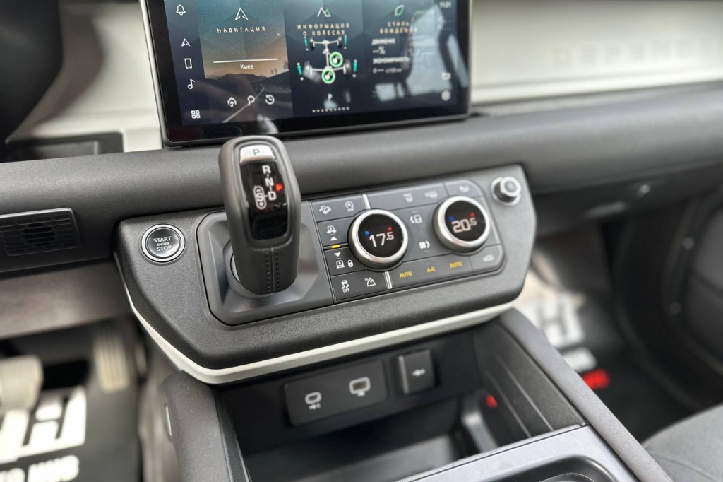 Land Rover Defender 2020 photo 22