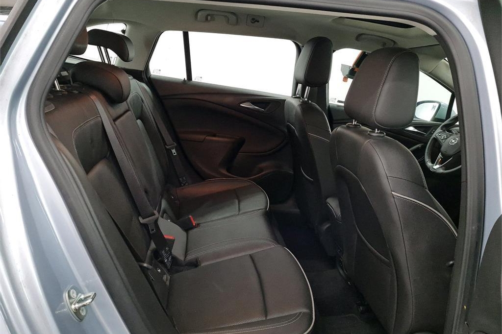 Opel Astra Sports Tourer 2016 фото 6