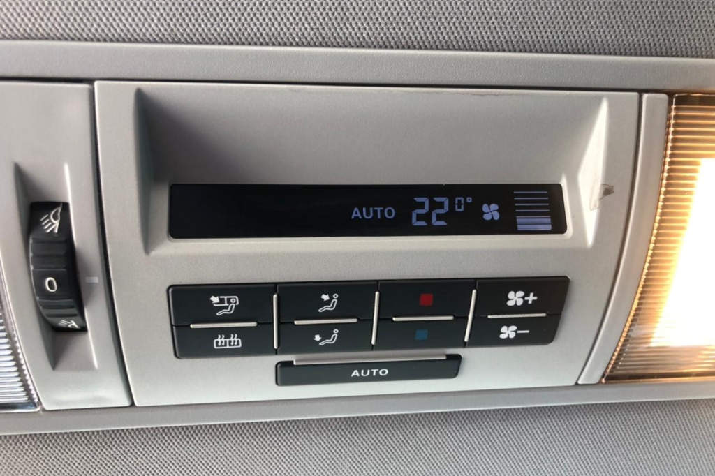 Volkswagen Multivan HIGHLINE 2011 photo 9