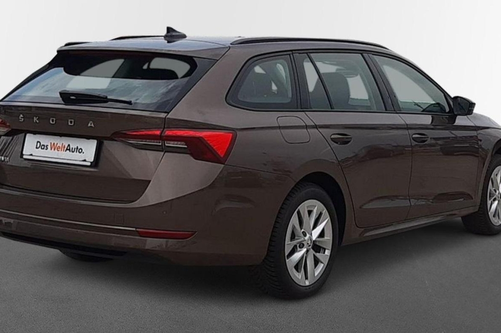 Skoda Octavia Combi 2020 фото 6