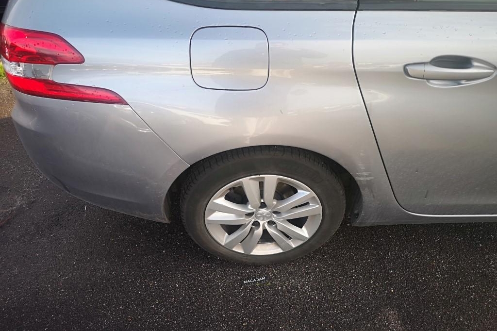 Peugeot 308 SW 2018 фото 15