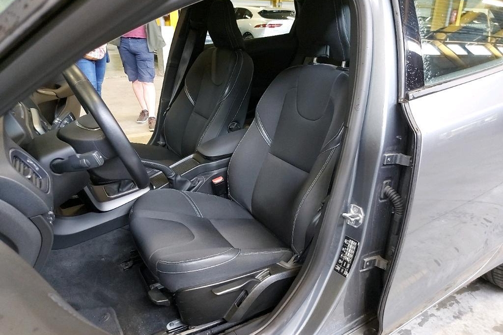 Volvo V40 2016 photo 36