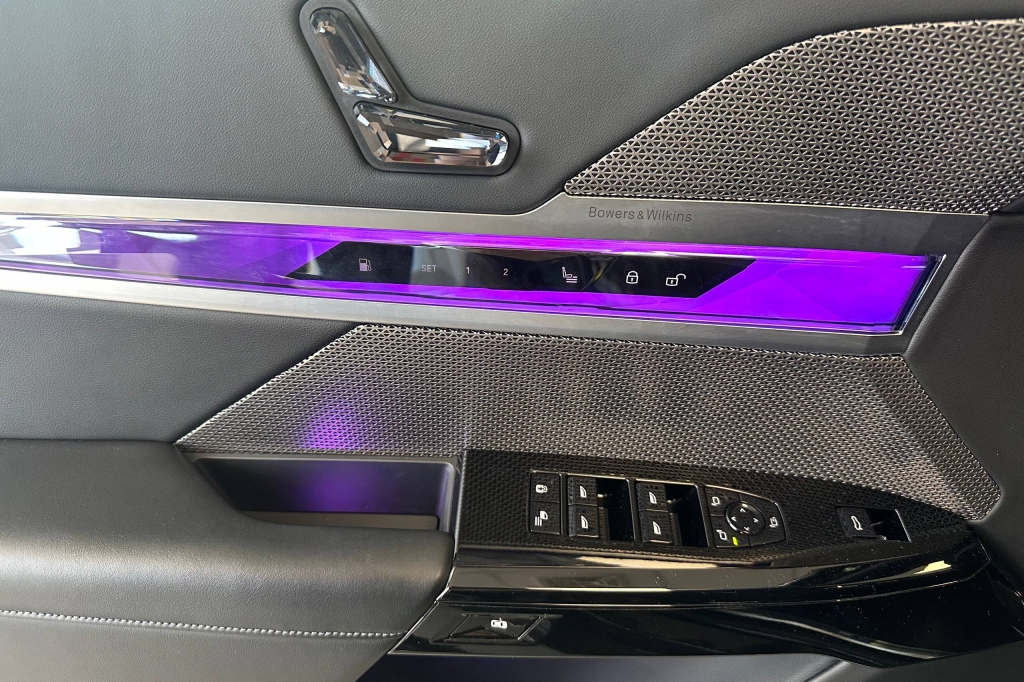 BMW 7 Series 760e  2023 photo 12