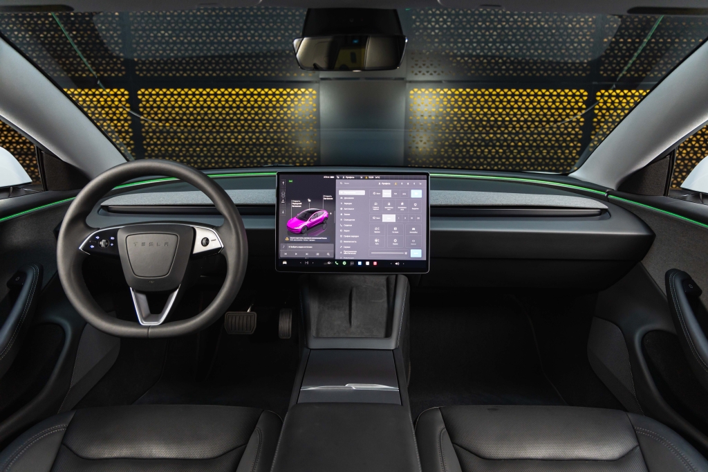 Tesla Model 3 2024 фото 28