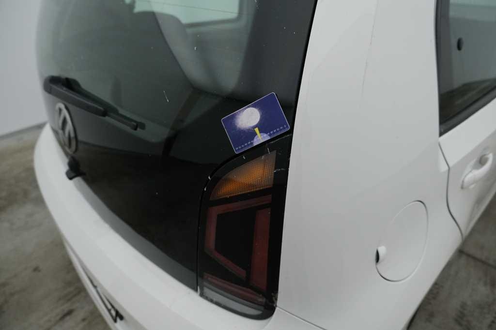 Volkswagen Up 2018 фото 22