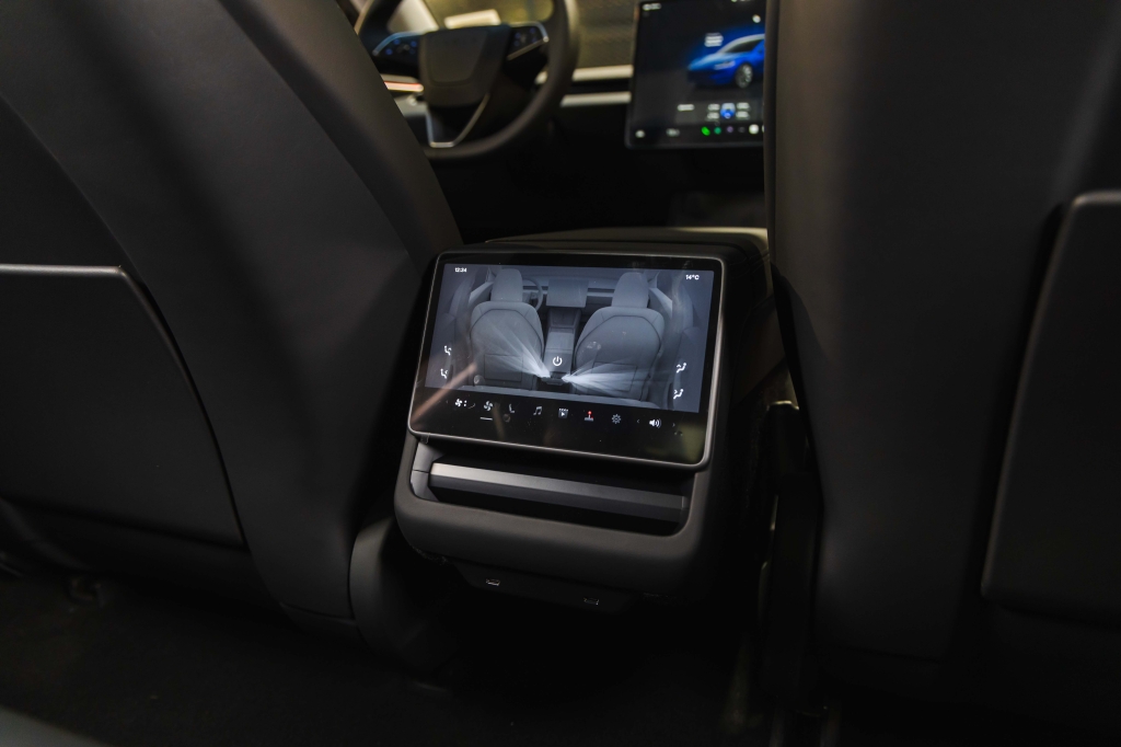 Tesla Model 3 2024 фото 41