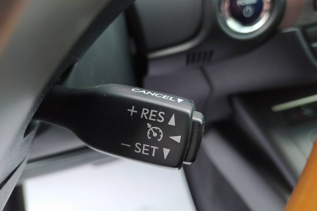 Lexus ES 300h HYBRID фото 19