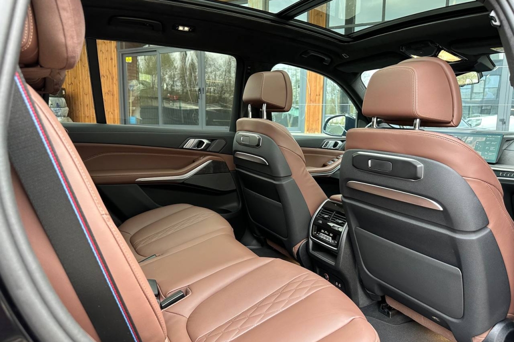 BMW X7 40d 2024 фото 14
