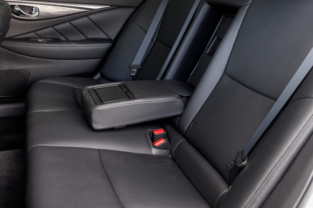 Infiniti Q50 photo 27
