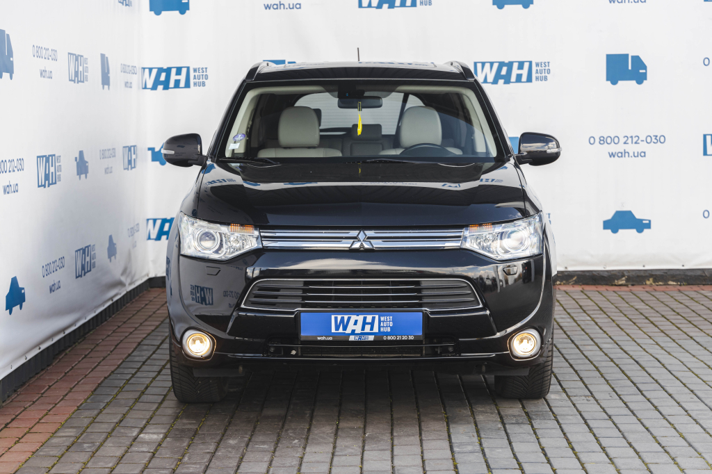 Mitsubishi Outlander PHEV Plug-In Hybrid 2013 photo 1