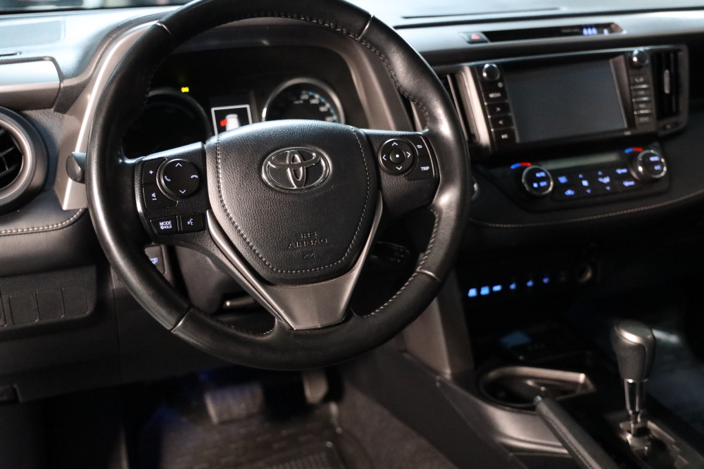 Toyota RAV4 2017 фото 21