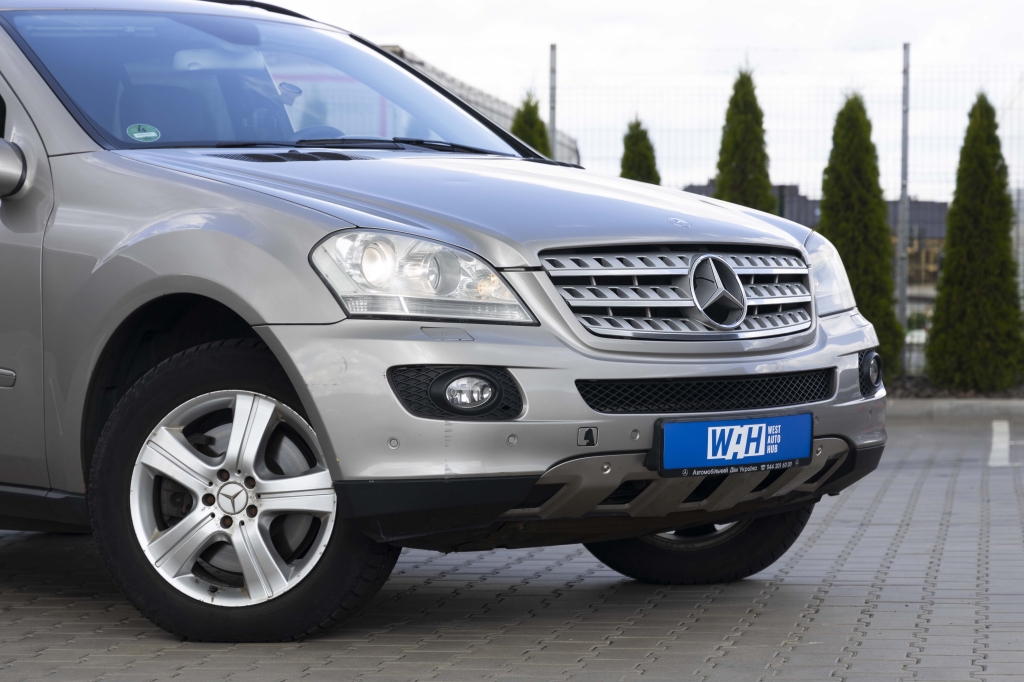 Mercedes-Benz M-Class ML500 W164 2006 photo 9
