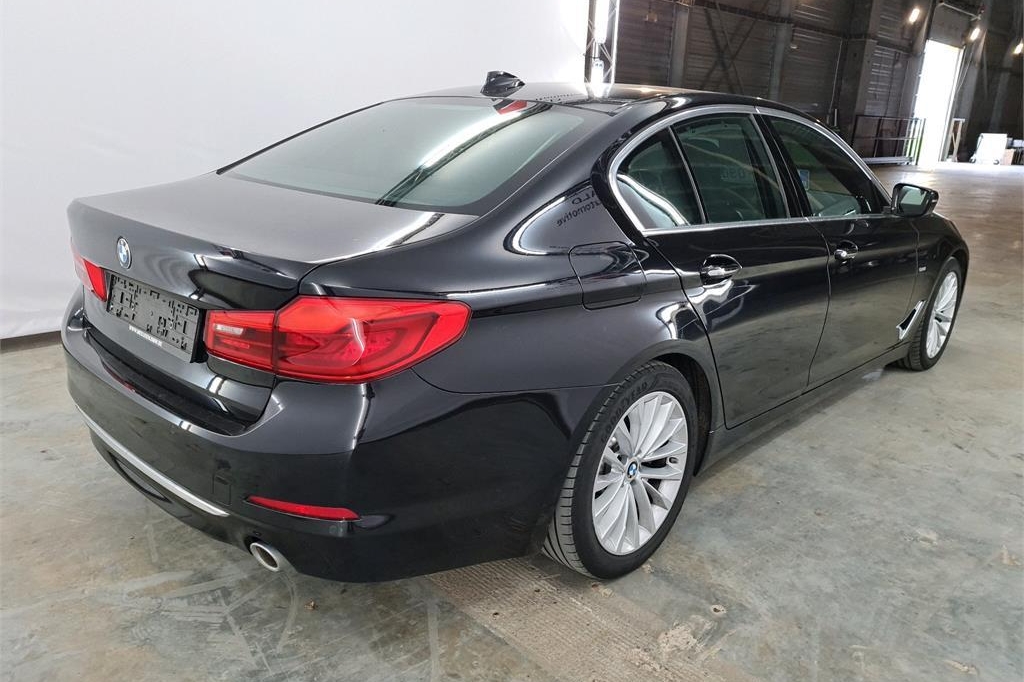 BMW 5 Series 2017 фото 1