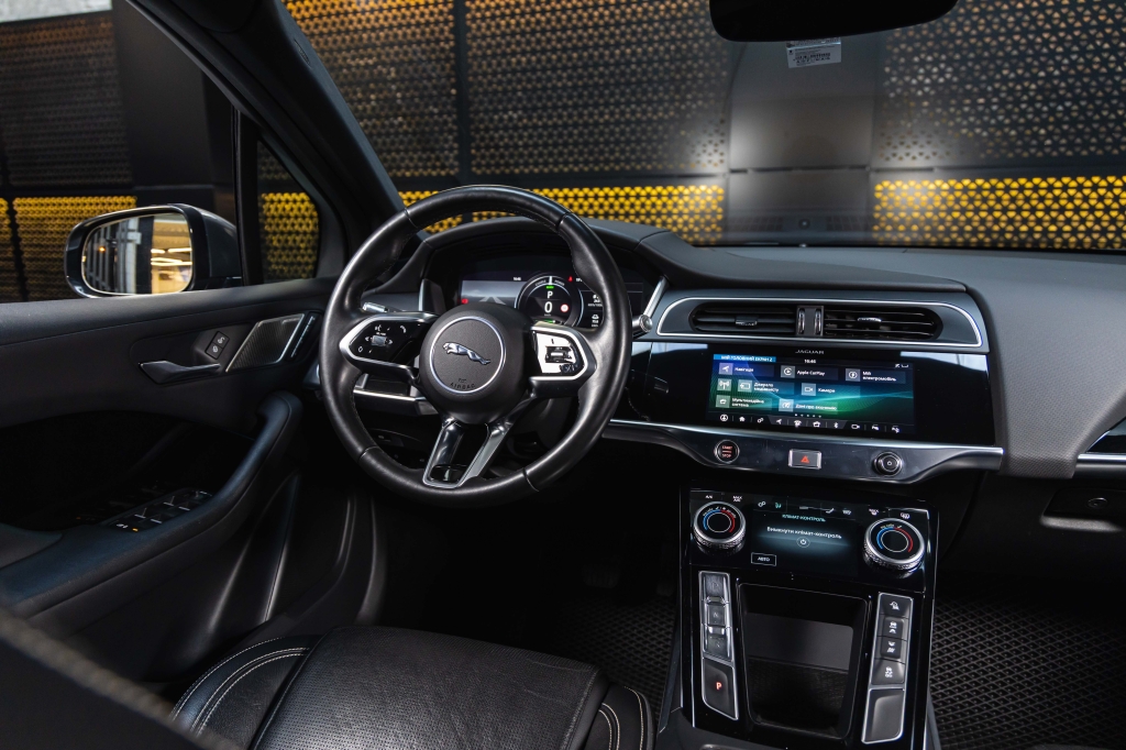 Jaguar I-Pace 2019 фото 31