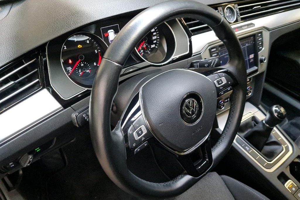 Volkswagen Passat Variant 2017 фото 11