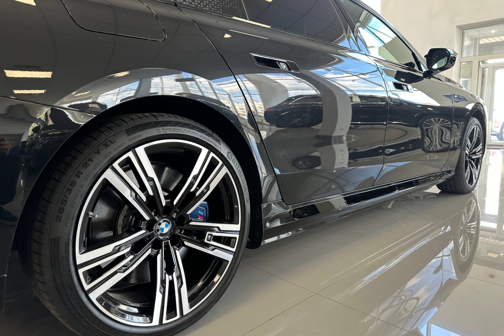 BMW 7 Series 760e  2023 photo 23