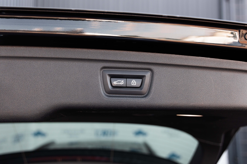 BMW 3 Series 320d 2019 фото 32