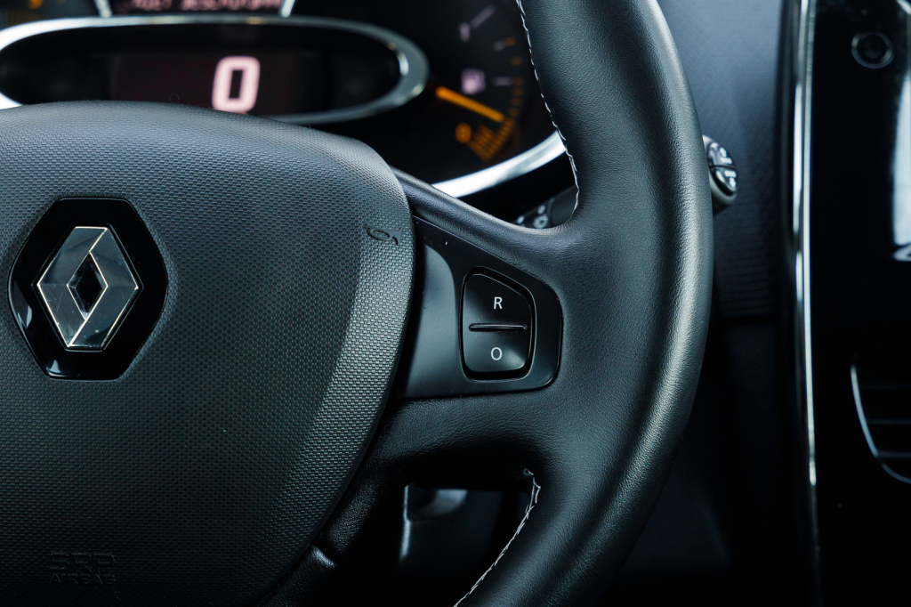 Renault Clio фото 10