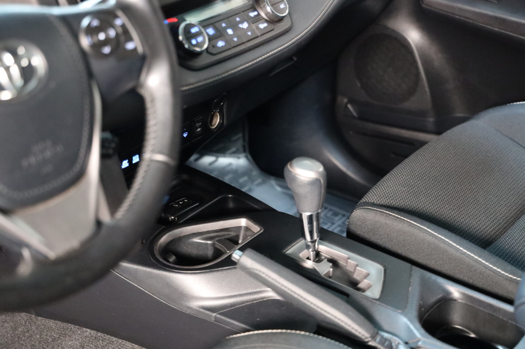 Toyota RAV4 2017 фото 16