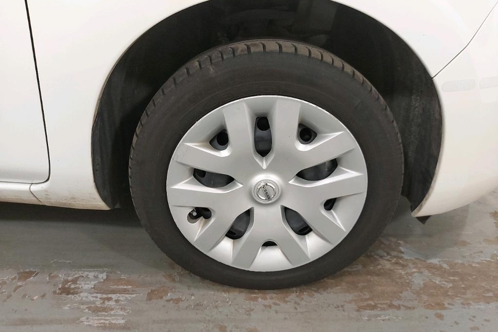 Nissan Leaf 2016 фото 10