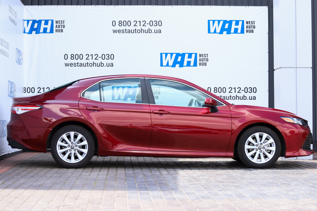 Toyota Camry LE 2017 фото 26