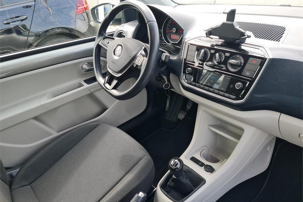 Volkswagen Up 2018 photo 1