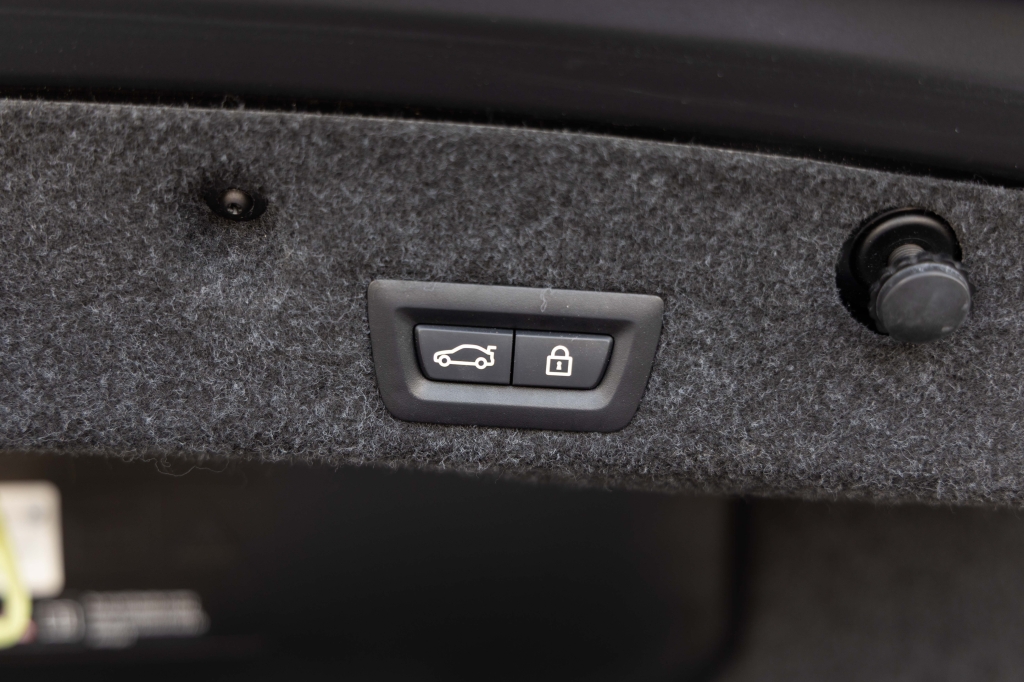 BMW 5 Series 2011 фото 33