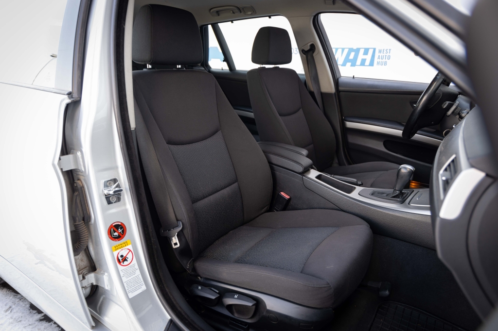 BMW 3 Series 2005 photo 24